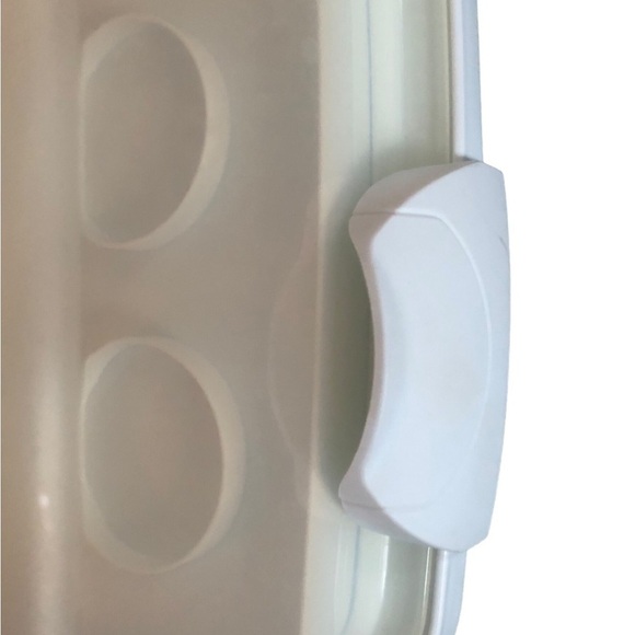 Wilton Cupcake Mini Muffin Covered Take Along Storage Container White 12-24CT - Picture 5 of 7